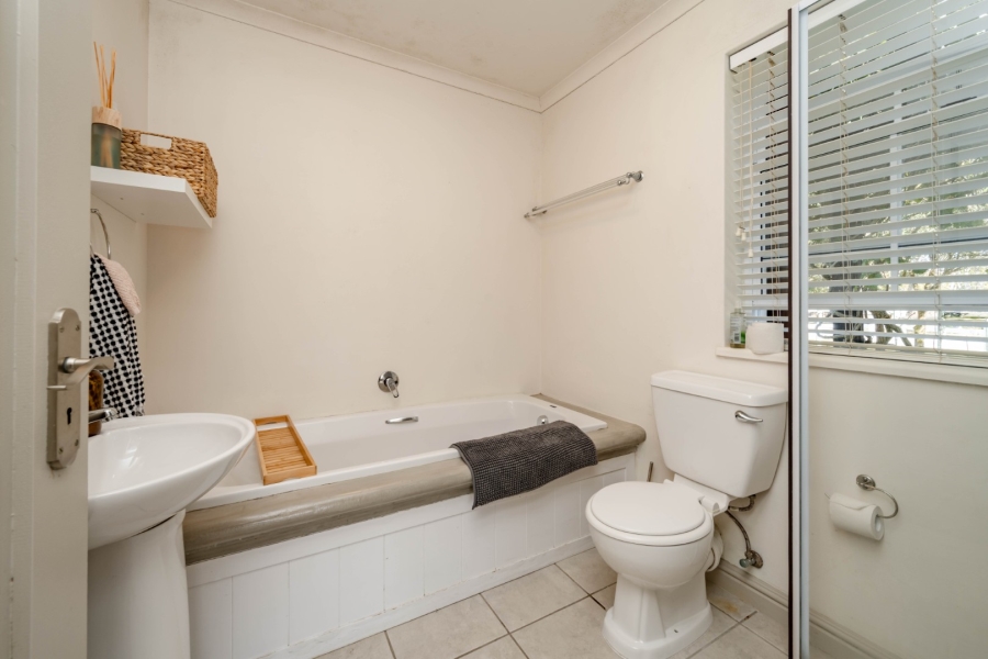 4 Bedroom Property for Sale in Goose Valley Western Cape